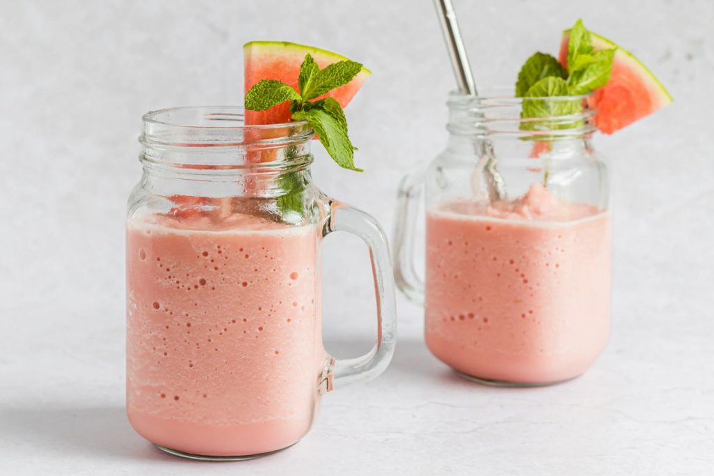 ইফতারে স্বাস্থ্যকর তরমুজের স্মুদি ইফতারে স্বাস্থ্যকর তরমুজের স্মুদি